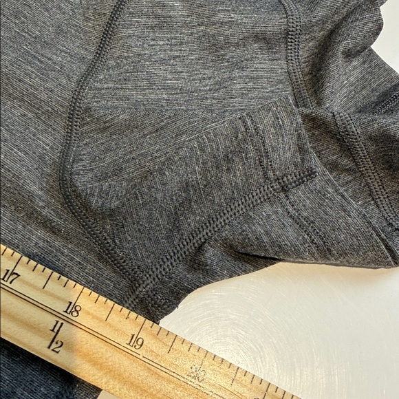 Lululemon Classic Charcoal Men's Tee Size Small - Picture 6 of 7
